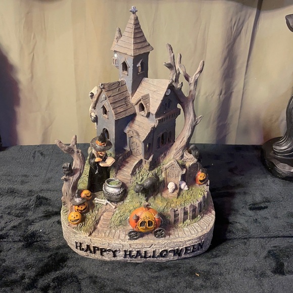 Halloween Other - Haunted House Halloween Resin LED Decor